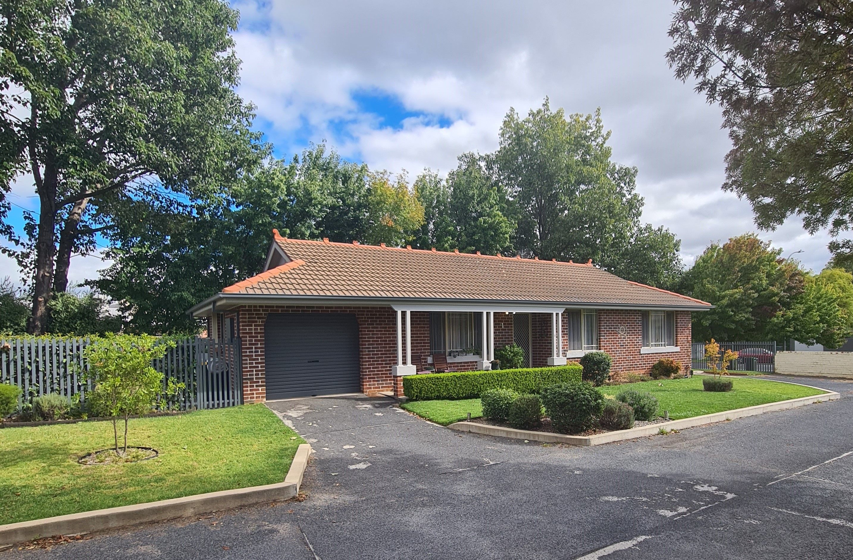 1/184 Hill Street Orange NSW 2800 Three Bedroom Villa